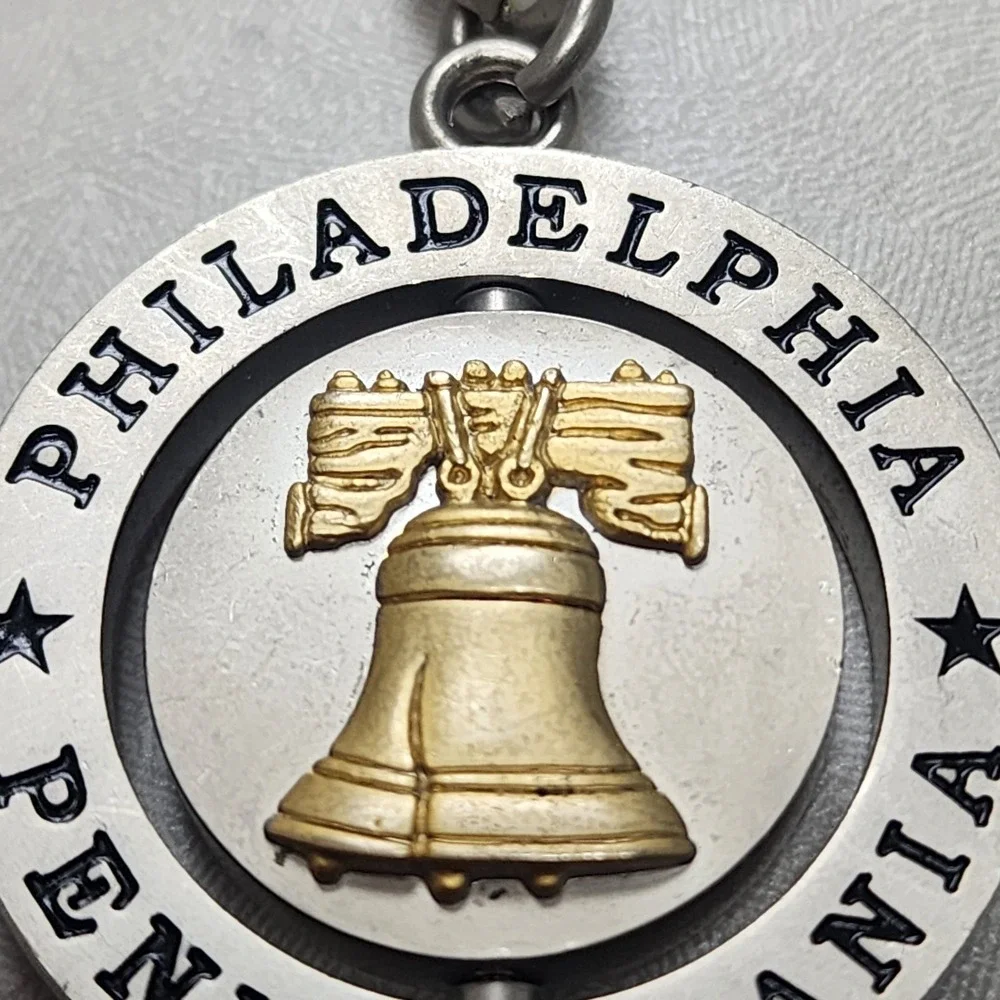 Vintage Philadelphia PA Spinning Keychain Center Collectible Silver Gold